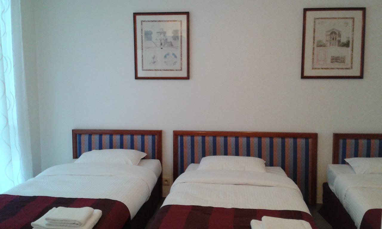 Holidays Apart-Hotel Андерлехт Экстерьер фото